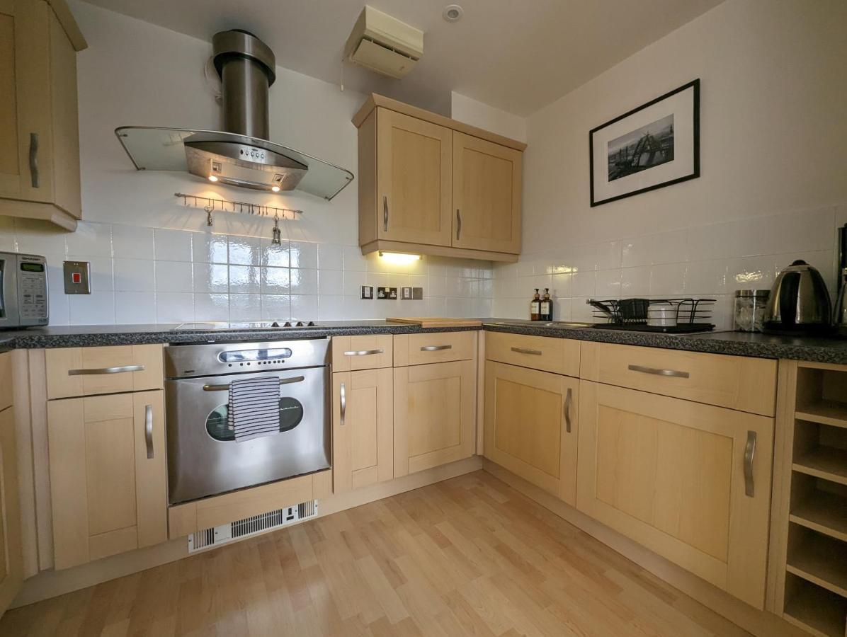Quayside Apartment With Riverside Views & Parking นิวคาสเซิล อะพอน ไทน์ ภายนอก รูปภาพ