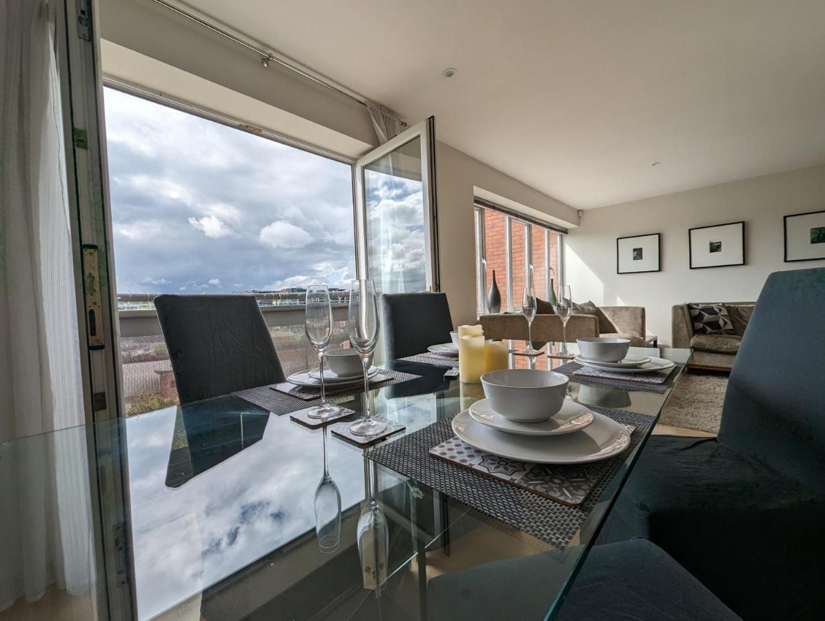 Quayside Apartment With Riverside Views & Parking นิวคาสเซิล อะพอน ไทน์ ภายนอก รูปภาพ