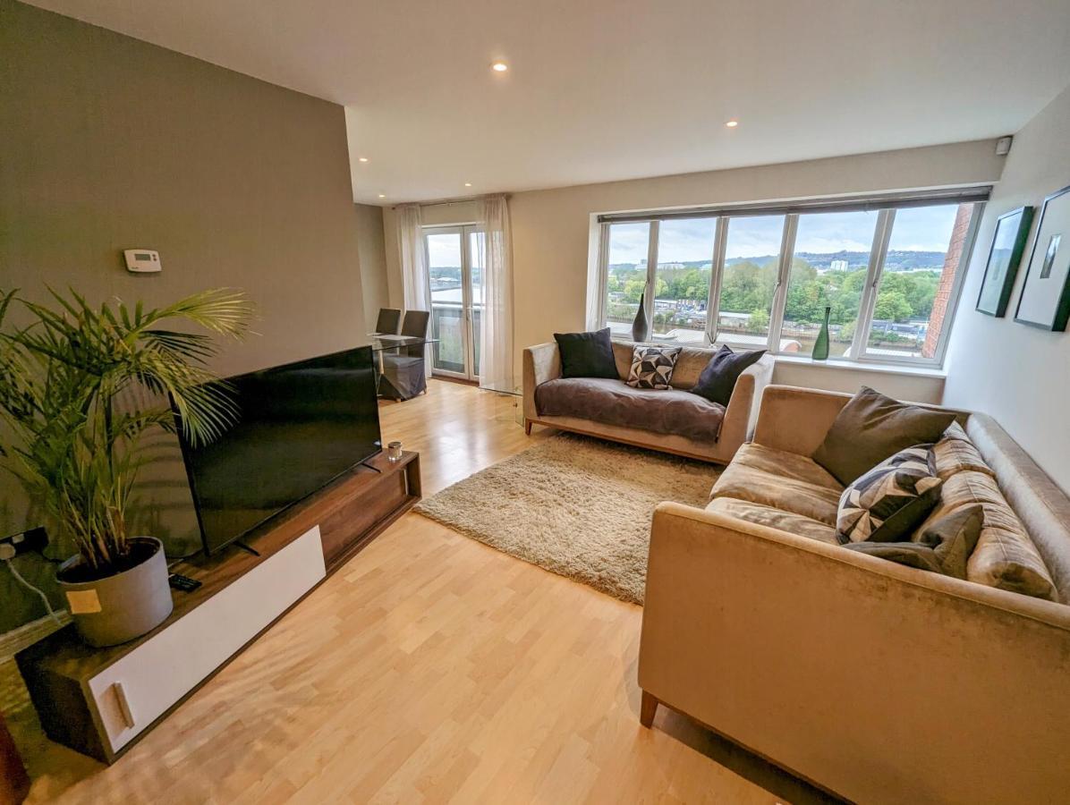 Quayside Apartment With Riverside Views & Parking นิวคาสเซิล อะพอน ไทน์ ภายนอก รูปภาพ